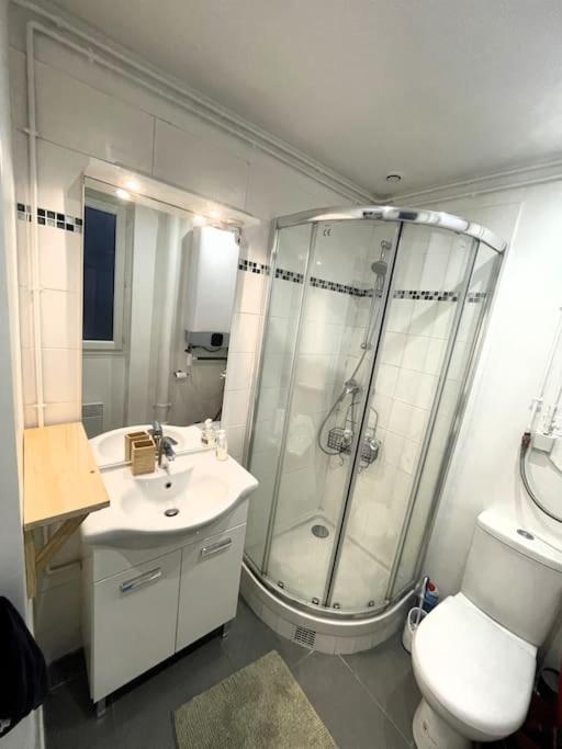 Paris: Appartement Batignolles Экстерьер фото